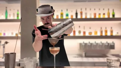 Světová jednička barové scény v Praze: Ian McPherson z Panda & Sons míchal v Almě