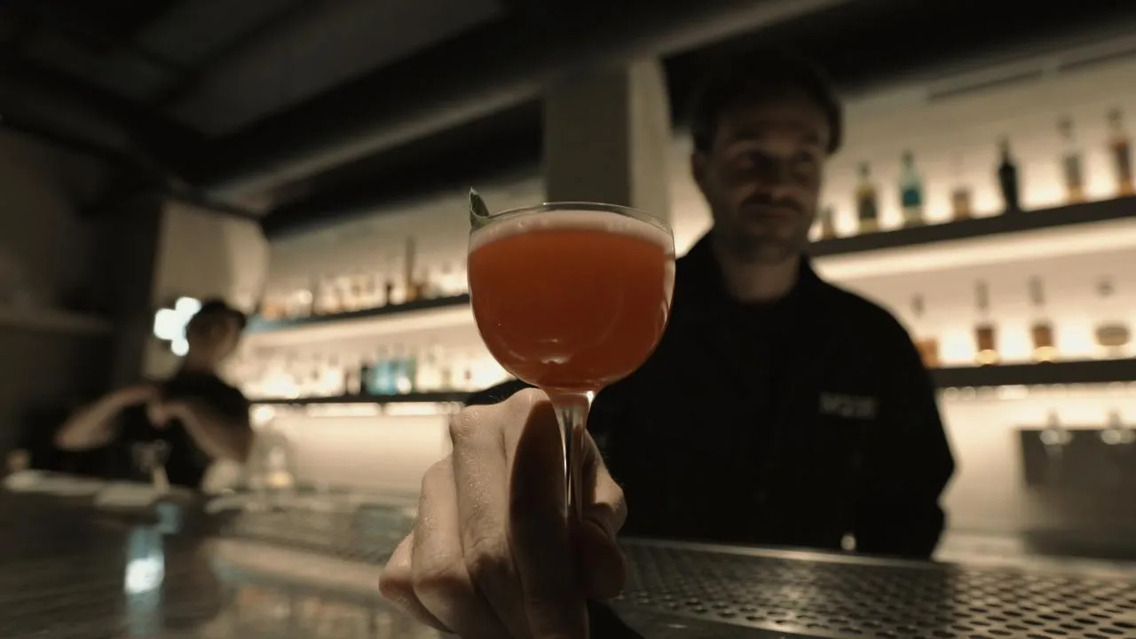 Světová barová liga v centru Prahy. Moebius hostoval v Almě