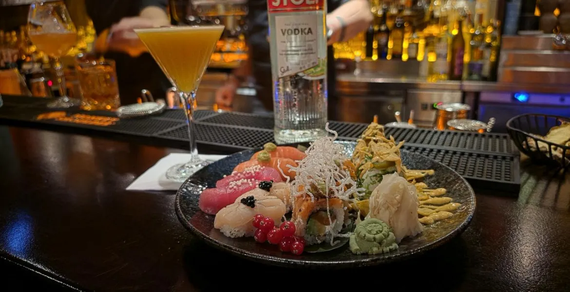 Noční elegance ve skle: Stoli Elit Night září v Buddha-Baru Prague