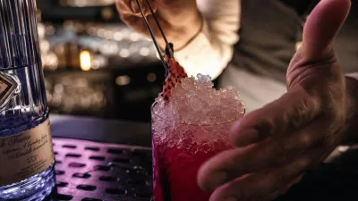 Bar tour napříč Cocktail Weekem: signature koktejly, které definovaly letošní menu