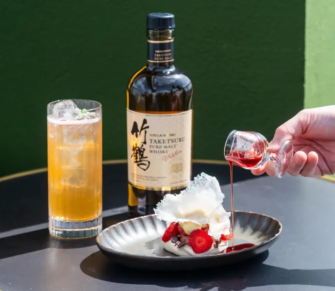 Nikka Perfect Serve 2026 přichází s novým formátem. České barmany čeká cesta přes Atény až do Japonska