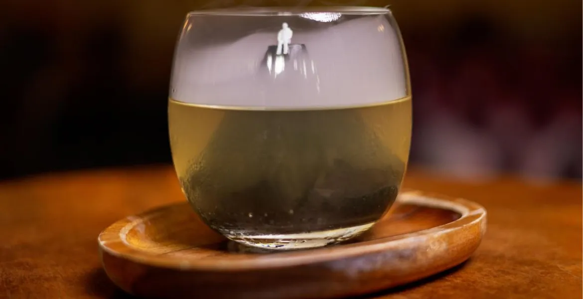 Inversion: Ratafia almond - soda ze spálených pomerančů - bílý vermouth | VisitChef.com