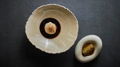 Léto ve Fieldu není jen o lehkosti. Kašpárek staví nové menu na ohni, fermentaci a českých surovinách