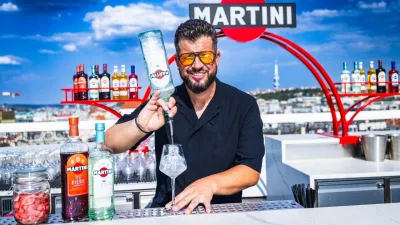 Martini si pro svou první Terrazzu ve střední Evropě vybralo střechu Máje. Nabízí aperitivo s výhledem na Prahu