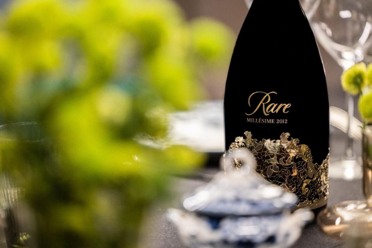 Rare Champagne 2012 was awarded 100/100 by James Suckling. There